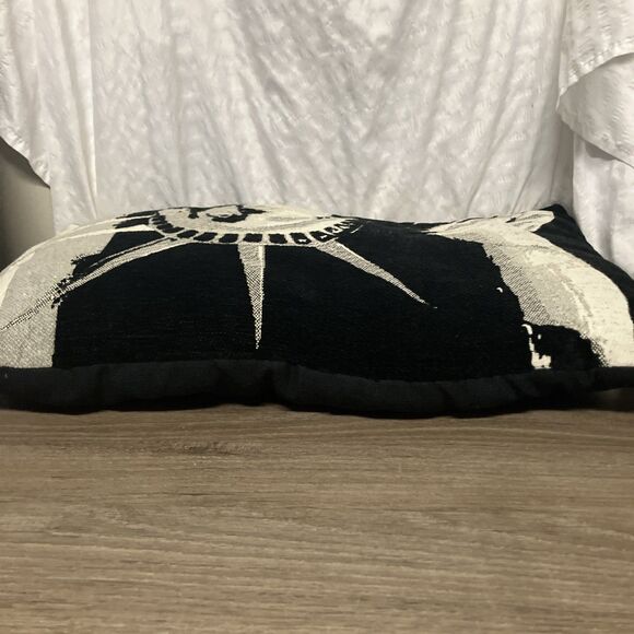 2012 Calderia USA Statue of Liberty New York 23” Pillow Very Nice - Picture 7 of 9